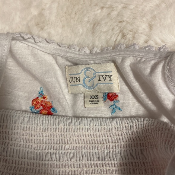 Loose tank top with floral appliqués - Picture 2 of 3